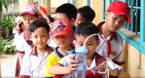 Sơn Hà Sài Gòn trao tặng máy Ro cho công trình " Nước Uống Học Đường " 